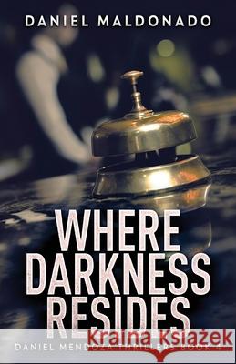 Where Darkness Resides Daniel Maldonado 9784824166524