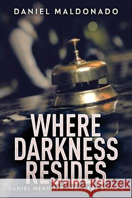 Where Darkness Resides Daniel Maldonado 9784824166555