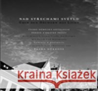 Nad střechami světlo - Über den Dächern das Licht Jakub ZahradnÃ­k 9788072725052