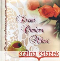 Drzwi otwiera miłość. Album dla małżonków Małgorzata Wilk 9788371684678