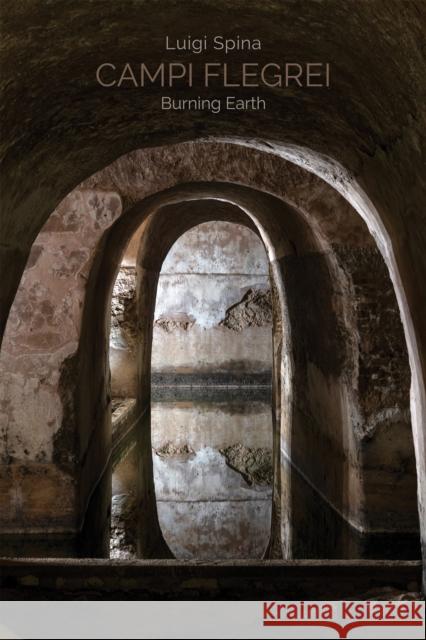 Campi Flegrei. Burning Earth Luigi Spina 9788874396719 Five Continents Editions