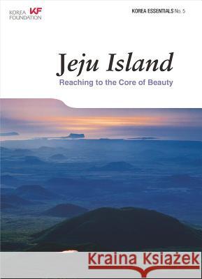 Jeju Island: Reaching to the Core of Beauty Anne Hilty 9788991913837 Seoul Selection