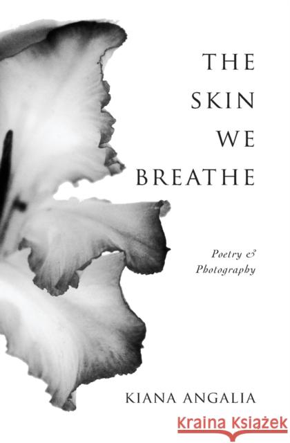 The Skin We Breathe: Poetry Kiana Angalia 9789198710823 Zerzura Studios