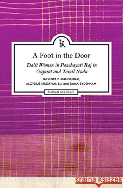 A Foot in the Door: Dalit Women in Panchayati Raj in Gujarat and Tamil Nadu Mangubhai, Jayshree 9789385932939 Zubaan Books
