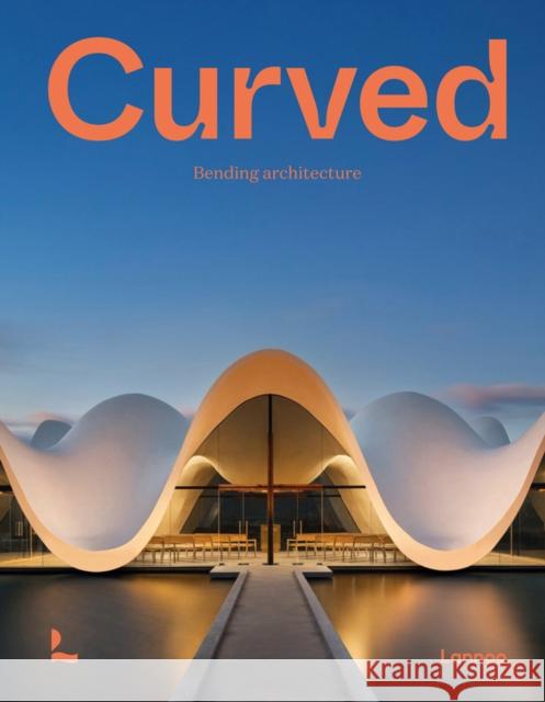 Curved: Bending Architecture Agata Toromanoff 9789401476027 Lannoo Publishers