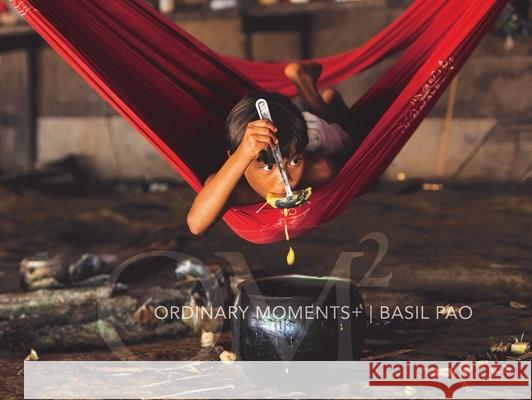 Om2--Ordinary Moments+ Basil Pao Michael Palin Basil Pao 9789888805754 Hong Kong University Press