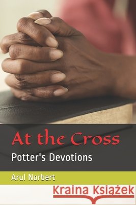 At the cross: Potter's Devotions Norbert, Arul 9798508540340 Independently published