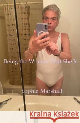 Being the Woman That She Is Sophia Marshall 9798844179587 Independently Published