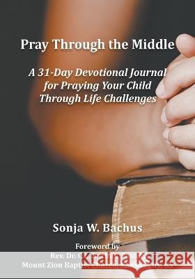 Pray Through the Middle Sonja W Bachus 9798986337708 Dnd Management Co