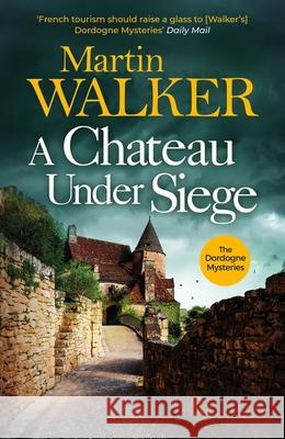 A Chateau Under Siege: Heartstopping new case for France's favourite country cop Martin Walker 9781529413724 Quercus Publishing - książka