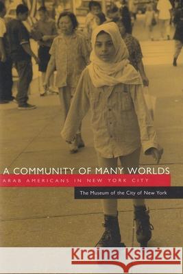A Community of Many Worlds: Arab Americans in New York City The Museum of the City of New York 9780815607397 Museum of City of New York - książka