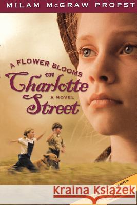 A Flower Blooms on Charlotte St Milam McGraw Propst Milam McGra 9780865549609 Mercer University Press - książka