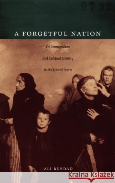 A Forgetful Nation: On Immigration and Cultural Identity in the United States Behdad, Ali 9780822336198 Duke University Press - książka