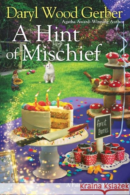 A Hint of Mischief Daryl Wood Gerber 9781496736048 Kensington Publishing Corporation - książka