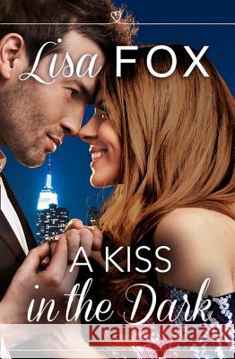 A Kiss in the Dark Fox, Lisa 9780008146405 HarperImpulse - książka