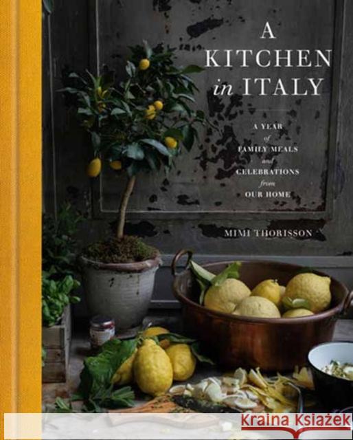 A Kitchen in Italy: A Year of Family Meals and Celebrations from Our Home Mimi Thorisson 9780593235218 Clarkson Potter Publishers - książka