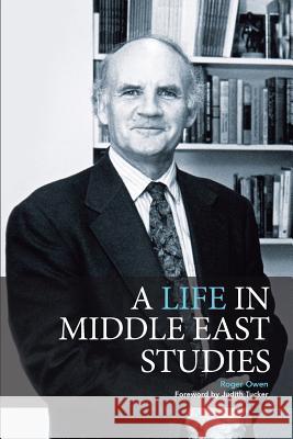 A Life in Middle East Studies Roger Owen Judith Tucker 9781939067234 Asi-Kp - książka