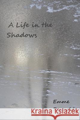 A Life in the Shadows (With Color Photos) Reynolds, Emme 9780615811680 Bonky and Sprite - książka