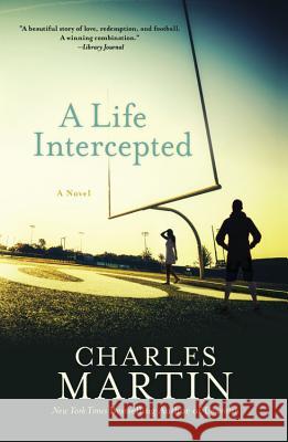 A Life Intercepted Charles Martin 9781455554645 Center Street - książka