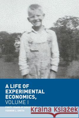 A Life of Experimental Economics, Volume I: Forty Years of Discovery Smith, Vernon L. 9783319984032 Palgrave MacMillan - książka