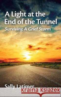 A Light at the End of the Tunnel: Surviving a Grief Storm Sally Latimer 9781982226664 Balboa Press - książka