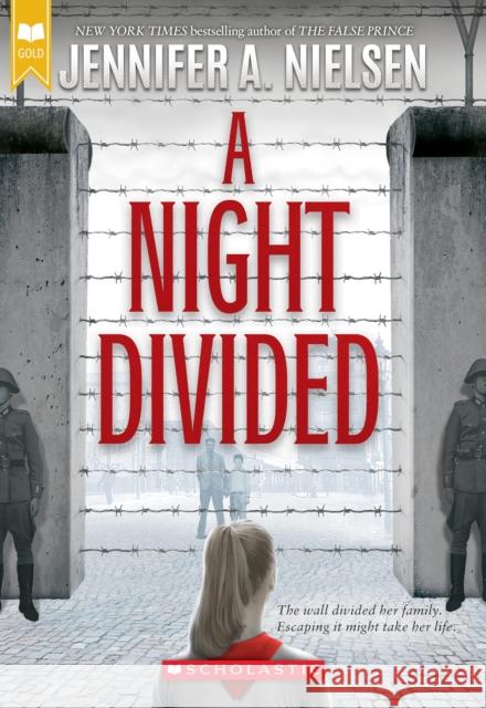 A Night Divided (Scholastic Gold) Jennifer A. Nielsen 9780545682442 Scholastic Inc. - książka