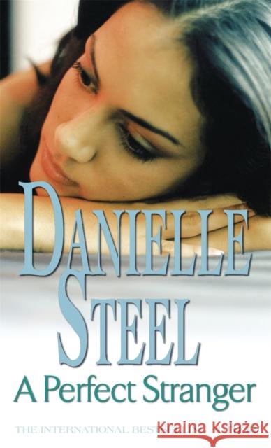 A Perfect Stranger: An epic, unputdownable read from the worldwide bestseller Danielle Steel 9780751542196 Little, Brown Book Group - książka