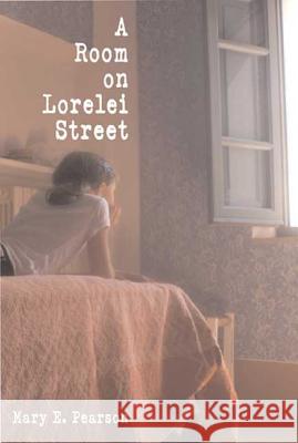 A Room on Lorelei Street Mary E. Pearson 9780312380199 Square Fish - książka