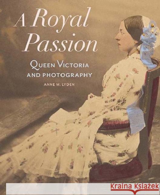 A Royal Passion: Queen Victoria and Photography Lyden, Anne 9781606061558 J. Paul Getty Trust Publications - książka