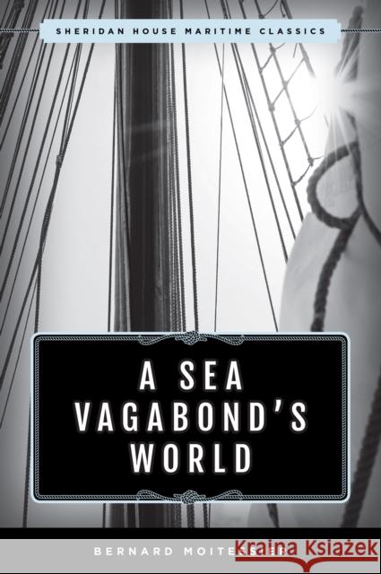 A Sea Vagabond's World: Boats and Sails, Distant Shores, Islands and Lagoons Moitessier, Bernard 9781493042807 Lyons Press - książka