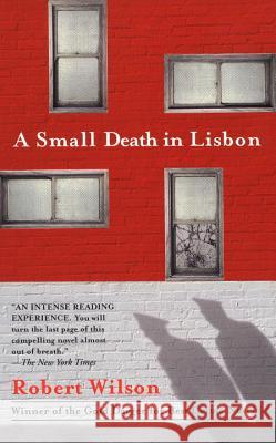 A Small Death in Lisbon Robert Wilson 9780425184233 Berkley Publishing Group - książka