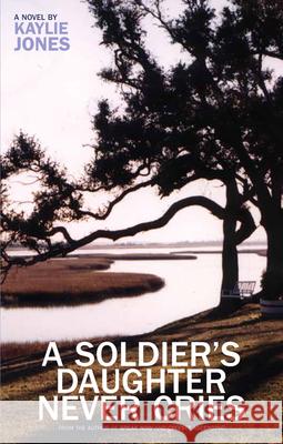 A Soldier's Daughter Never Cries Kaylie Jones 9781888451467 Akashic Books - książka