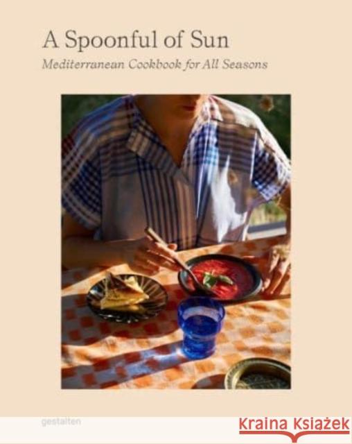 A Spoonful of Sun: Mediterranean Cookbook for All Seasons Gestalten                                Pauline Chardin 9783967040364 Die Gestalten Verlag - książka