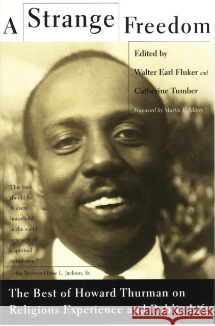 A Strange Freedom Howard Thurman Catherine Tumber Walter E. Fluker 9780807010570 Beacon Press - książka