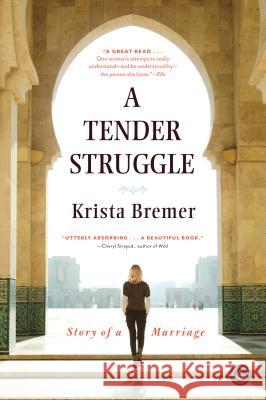 A Tender Struggle: Story of a Marriage Krista Bremer 9781616204495 Algonquin Books of Chapel Hill - książka