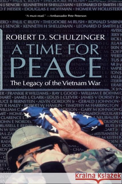 A Time for Peace: The Legacy of the Vietnam War Schulzinger, Robert D. 9780195071900 Oxford University Press - książka