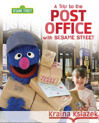 A Trip to the Post Office with Sesame Street (R) Christy Peterson 9781728439112 Lerner Publications (Tm) - książka