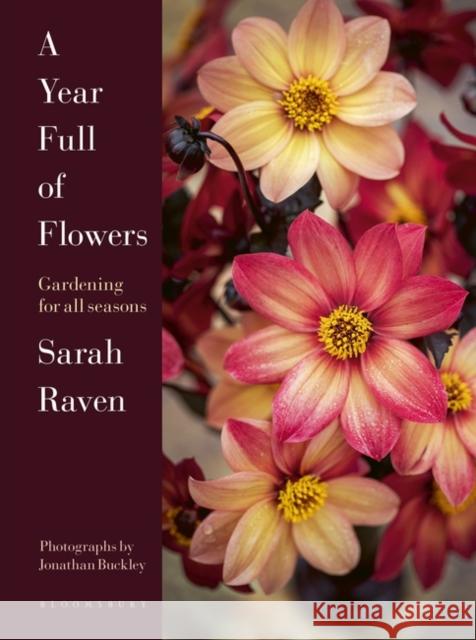 A Year Full of Flowers: Gardening for all seasons Sarah Raven 9781526626110 Bloomsbury Publishing PLC - książka