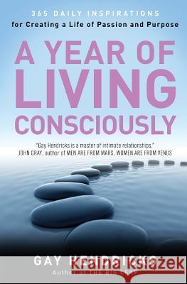 A Year of Living Consciously: 365 Daily Inspirations for Creating a Life of Passion and Purpose Gay Hendricks 9780062515889 Harperone - książka