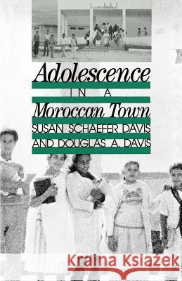 Adolescence in a Moroccan Town Davis, Susan Schaefer 9780813527628 Rutgers University Press - książka