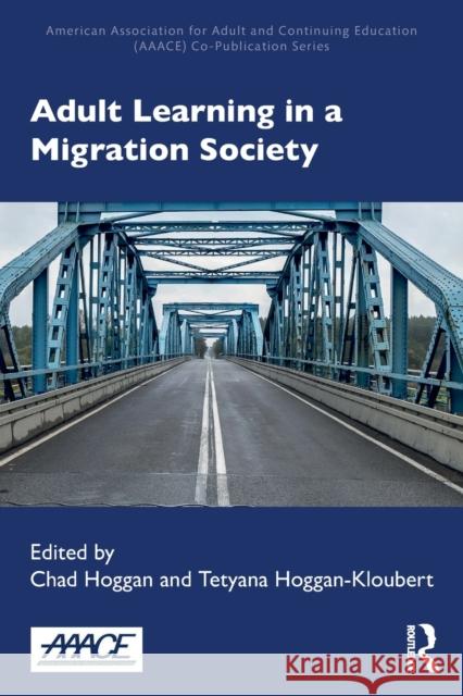 Adult Learning in a Migration Society Chad Hoggan Tetyana Hoggan-Kloubert 9780367644116 Routledge - książka