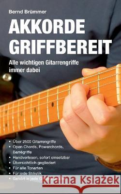 Akkorde griffbereit: Alle wichtigen Gitarrengriffe immer dabei Bernd Br?mmer 9783756816040 Bod - Books on Demand - książka