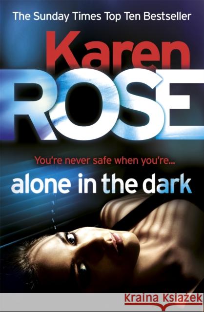 Alone in the Dark (The Cincinnati Series Book 2) Karen Rose 9780755390021 Headline Publishing Group - książka