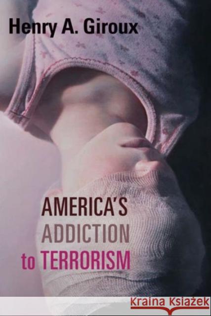 America's Addiction to Terrorism Henry Giroux 9781583675717 Monthly Review Press - książka