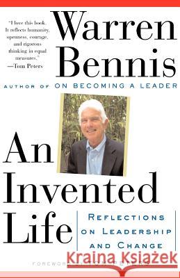 An Invented Life: Reflections on Leadership and Change Warren G. Bennis Tom Peters 9780201627145 Perseus (for Hbg) - książka