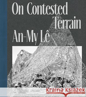 An-My Lê on Contested Terrain Lê, An-My 9781597114813 Aperture - książka