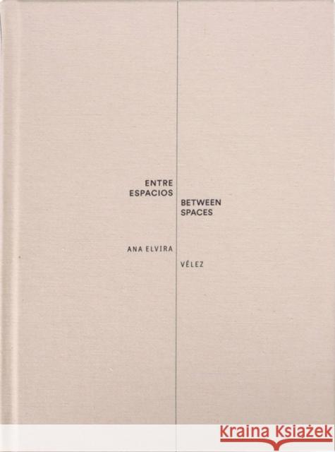 Ana Elvira Velez: Between Spaces  9786078880386 Arquine - książka
