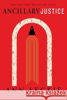 Ancillary Justice: THE HUGO, NEBULA AND ARTHUR C. CLARKE AWARD WINNER Ann Leckie 9780356502403 Little, Brown Book Group - książka