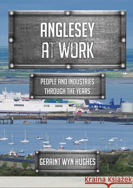 Anglesey at Work: People and Industries Through the Years Geraint Wyn Hughes 9781445699844 Amberley Publishing - książka