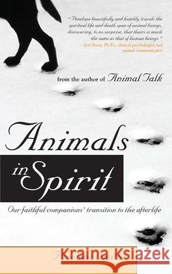 Animals in Spirit: Our Faithful Companions' Transition to the Afterlife Penelope Smith 9781582701776 Beyond Words Publishing - książka